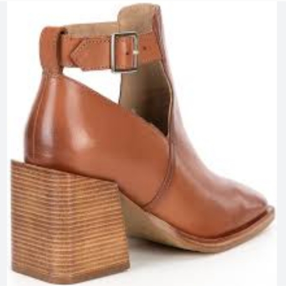 FREE PEOPLE* Brady shoe bootie ankle boot leather block heel buckle detail sz 39 - Picture 5 of 17